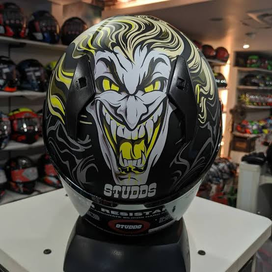 STUDDS Thunder d9 helmet